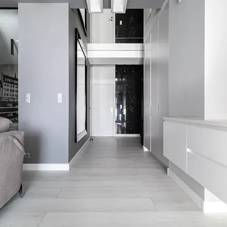 Granaria Luxury Apartment With Parking By Comfy Apartments